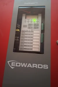 INSTALACION DE PANEL DE ALARMA EDWARDS CERRADO